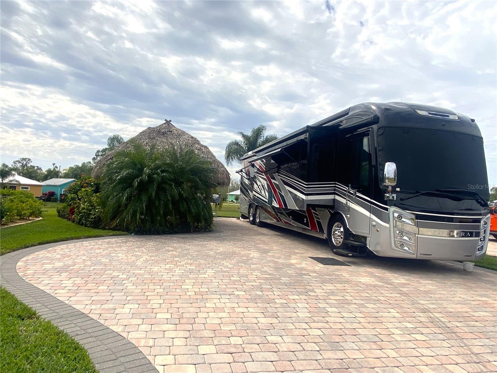 BAY LAKE RESIDENCE - Land