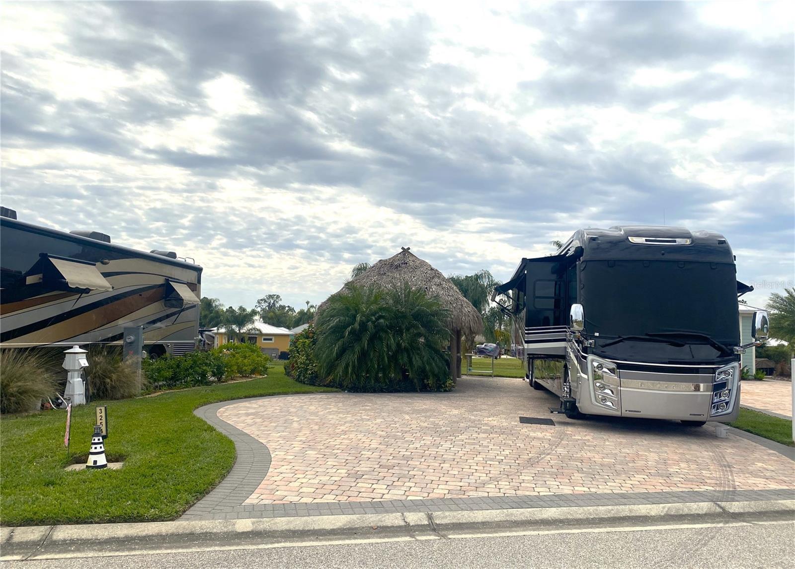 BAY LAKE RESIDENCE - Land