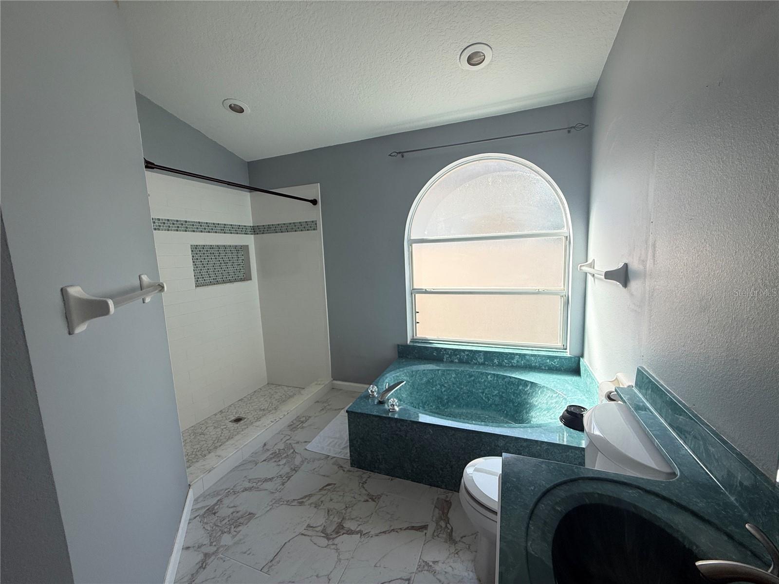 CHASE GROVES UNIT 6 - Residential Lease