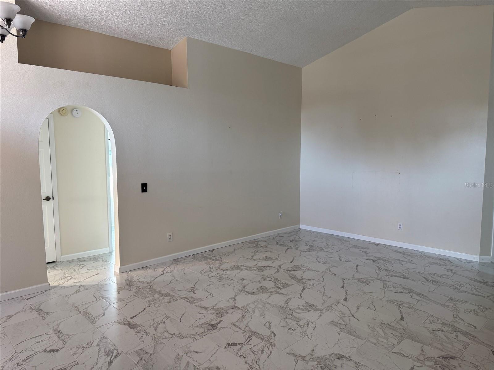CHASE GROVES UNIT 6 - Residential Lease