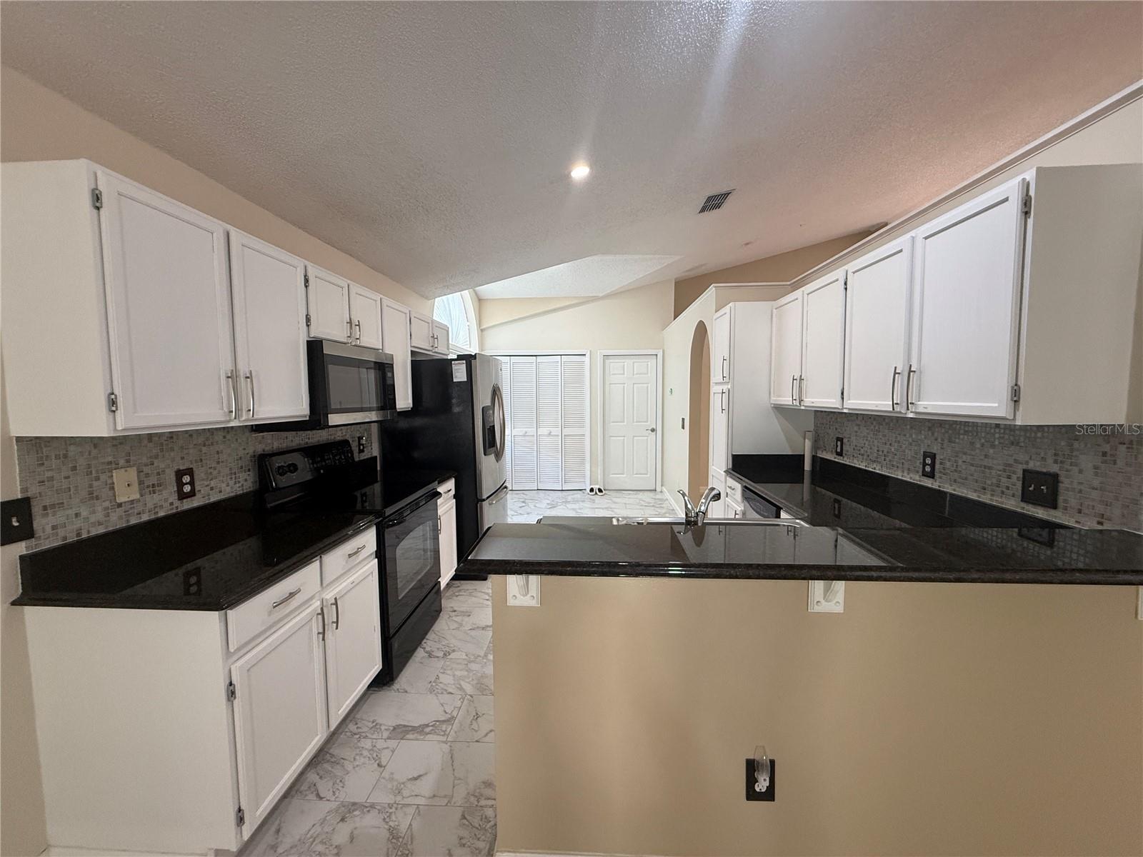 CHASE GROVES UNIT 6 - Residential Lease