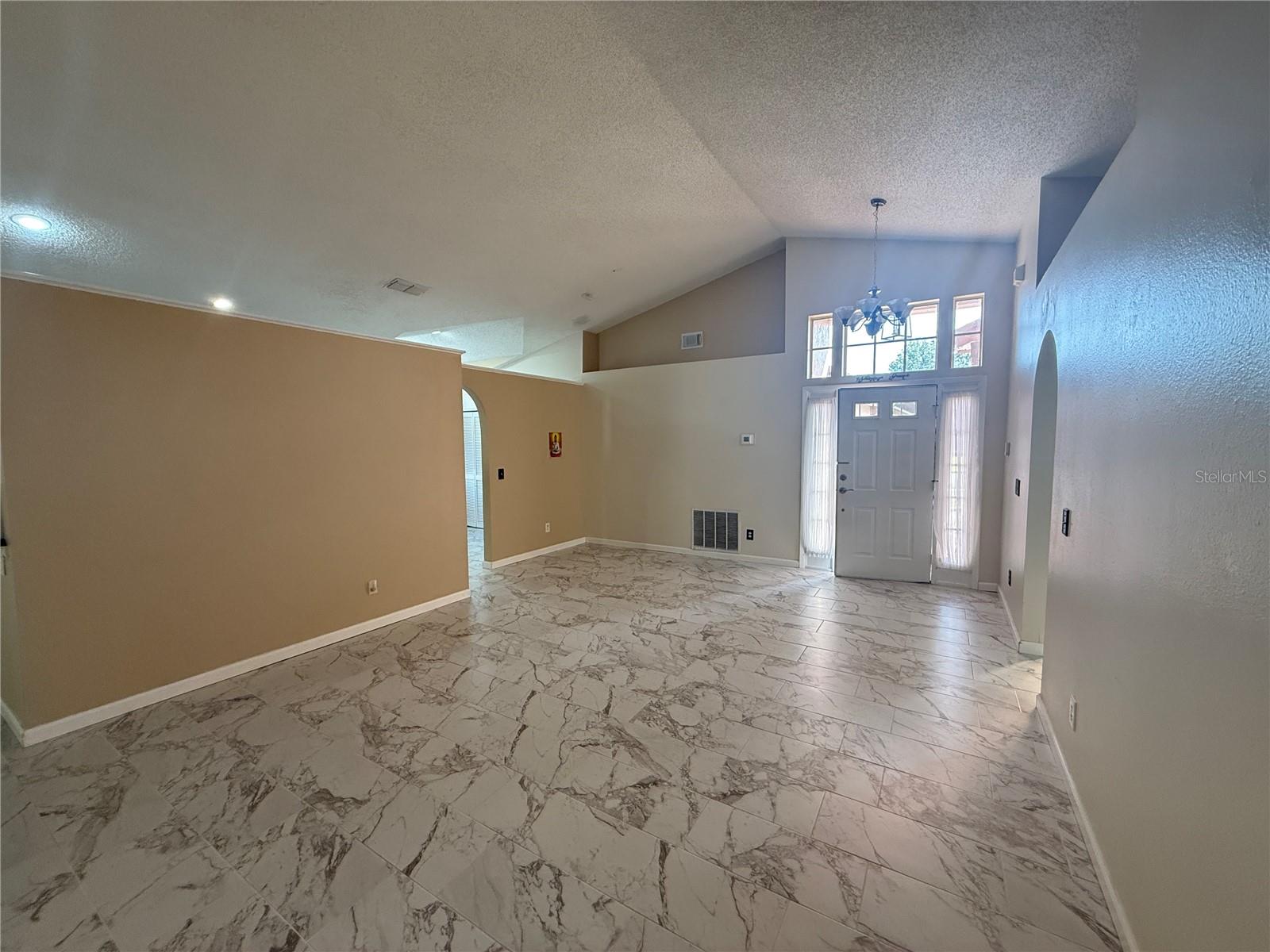 CHASE GROVES UNIT 6 - Residential Lease