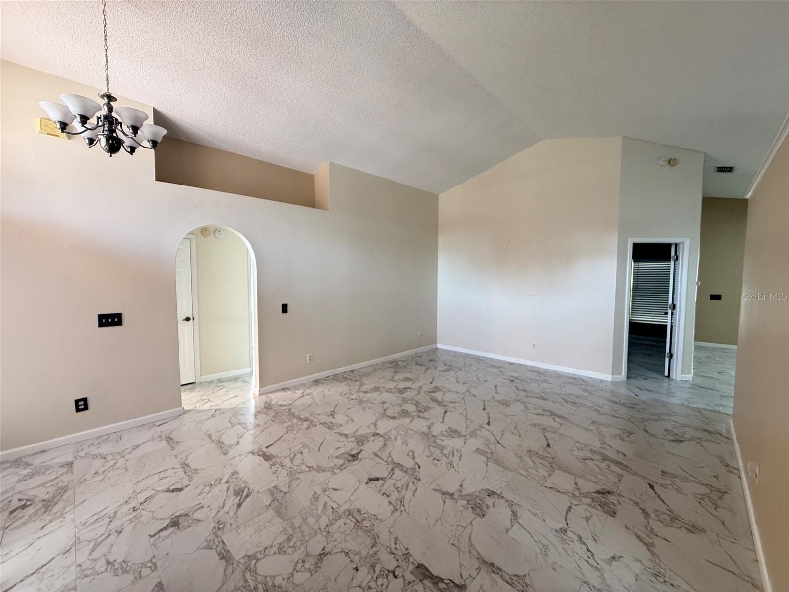 CHASE GROVES UNIT 6 - Residential Lease
