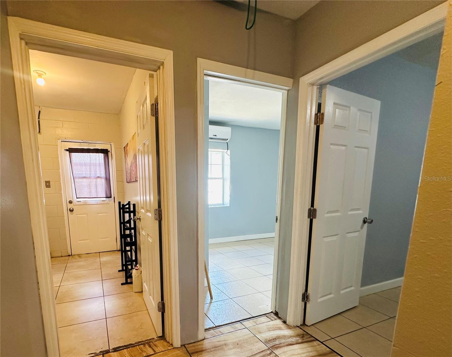 WOODCREST UNIT 5 - Residential Lease