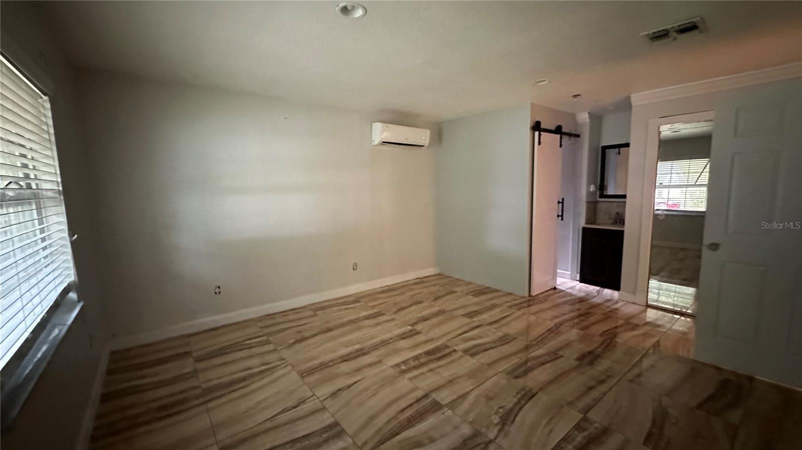 WOODCREST UNIT 5 - Residential Lease