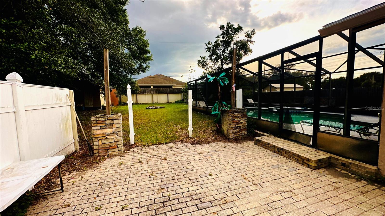 WOODCREST UNIT 5 - Residential Lease