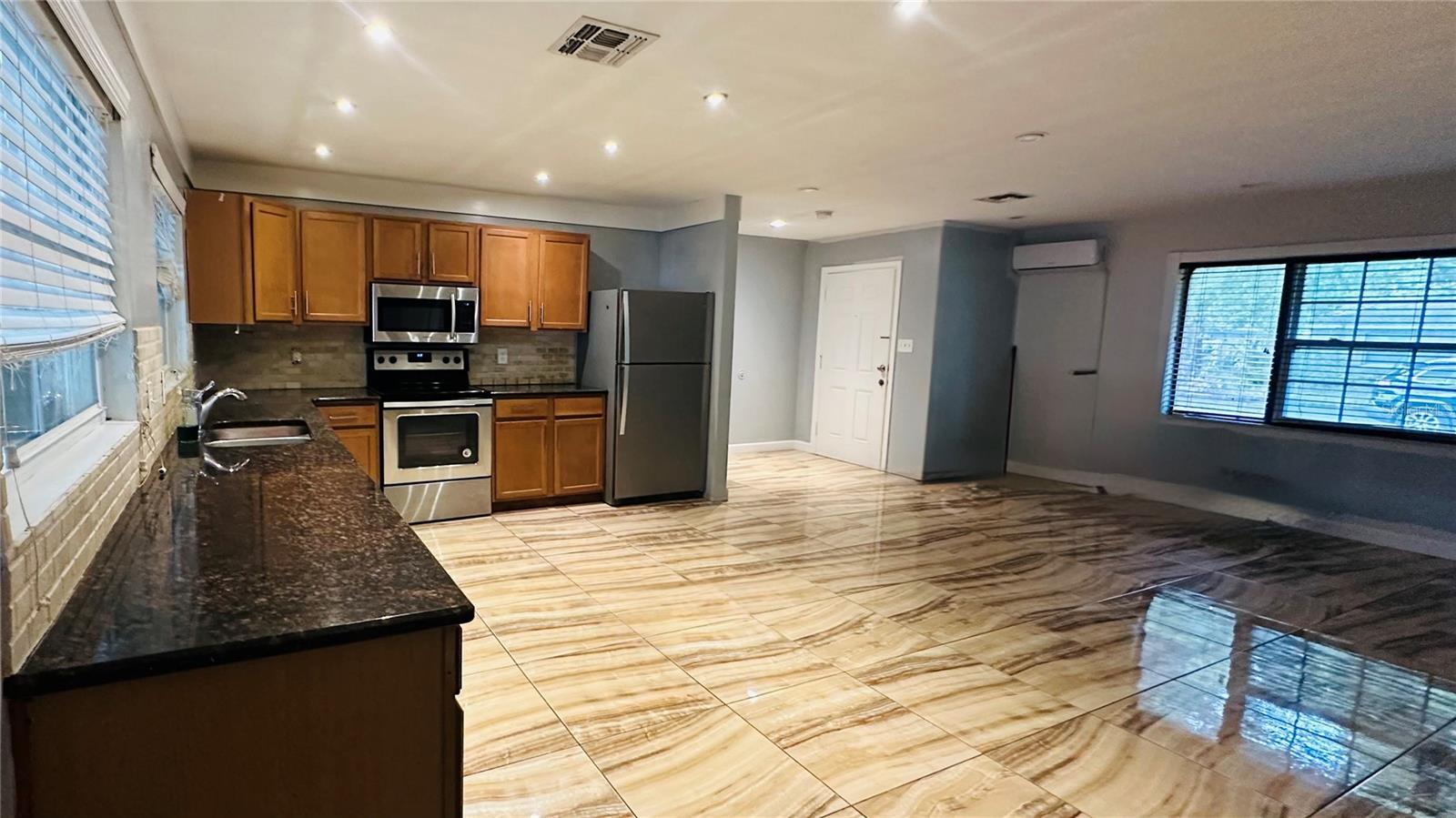 WOODCREST UNIT 5 - Residential Lease