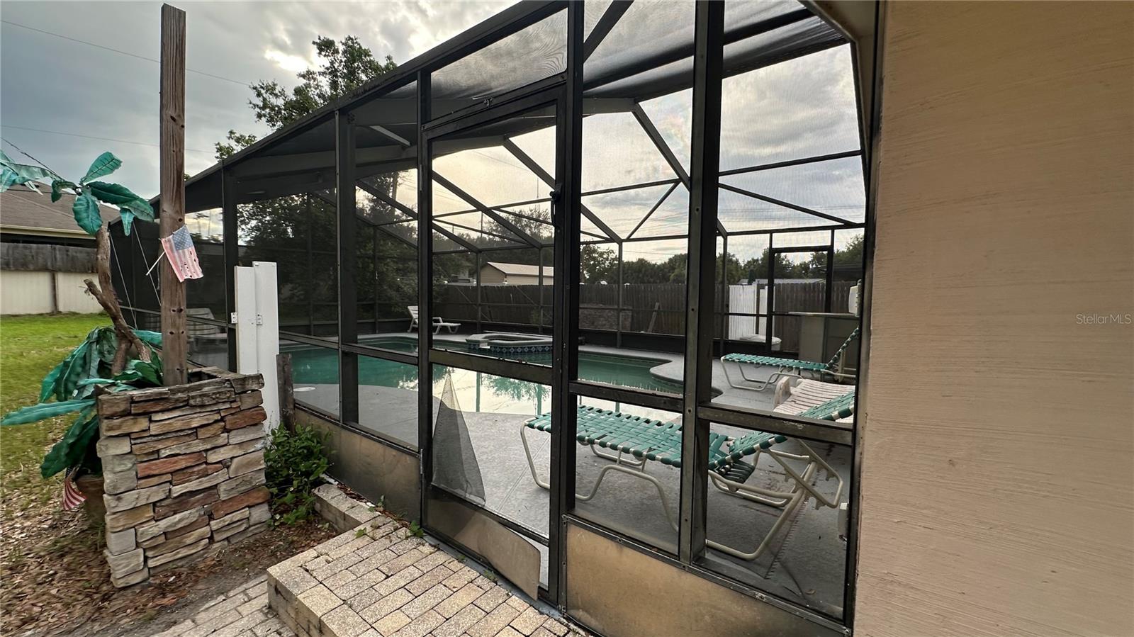 WOODCREST UNIT 5 - Residential Lease