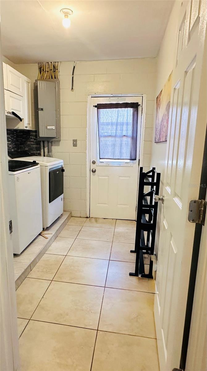 WOODCREST UNIT 5 - Residential Lease
