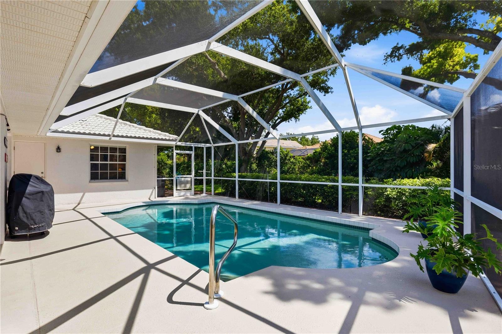 LAUREL WOODLANDS - Residential