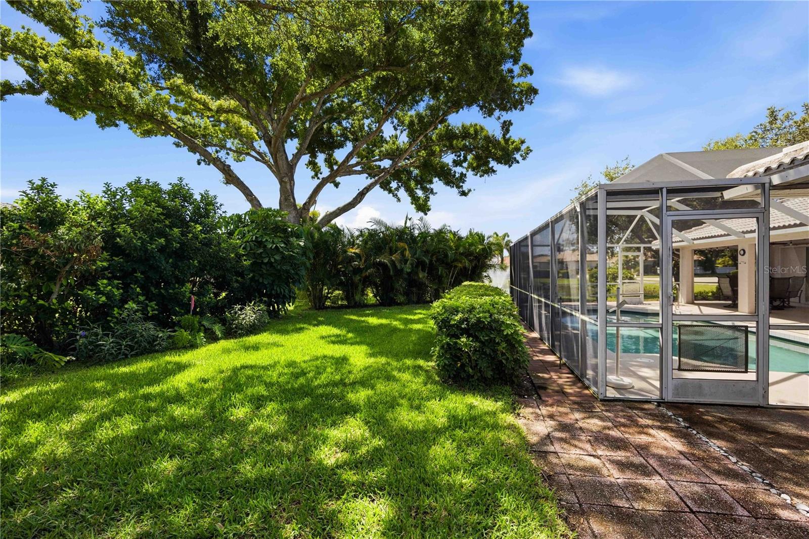 LAUREL WOODLANDS - Residential