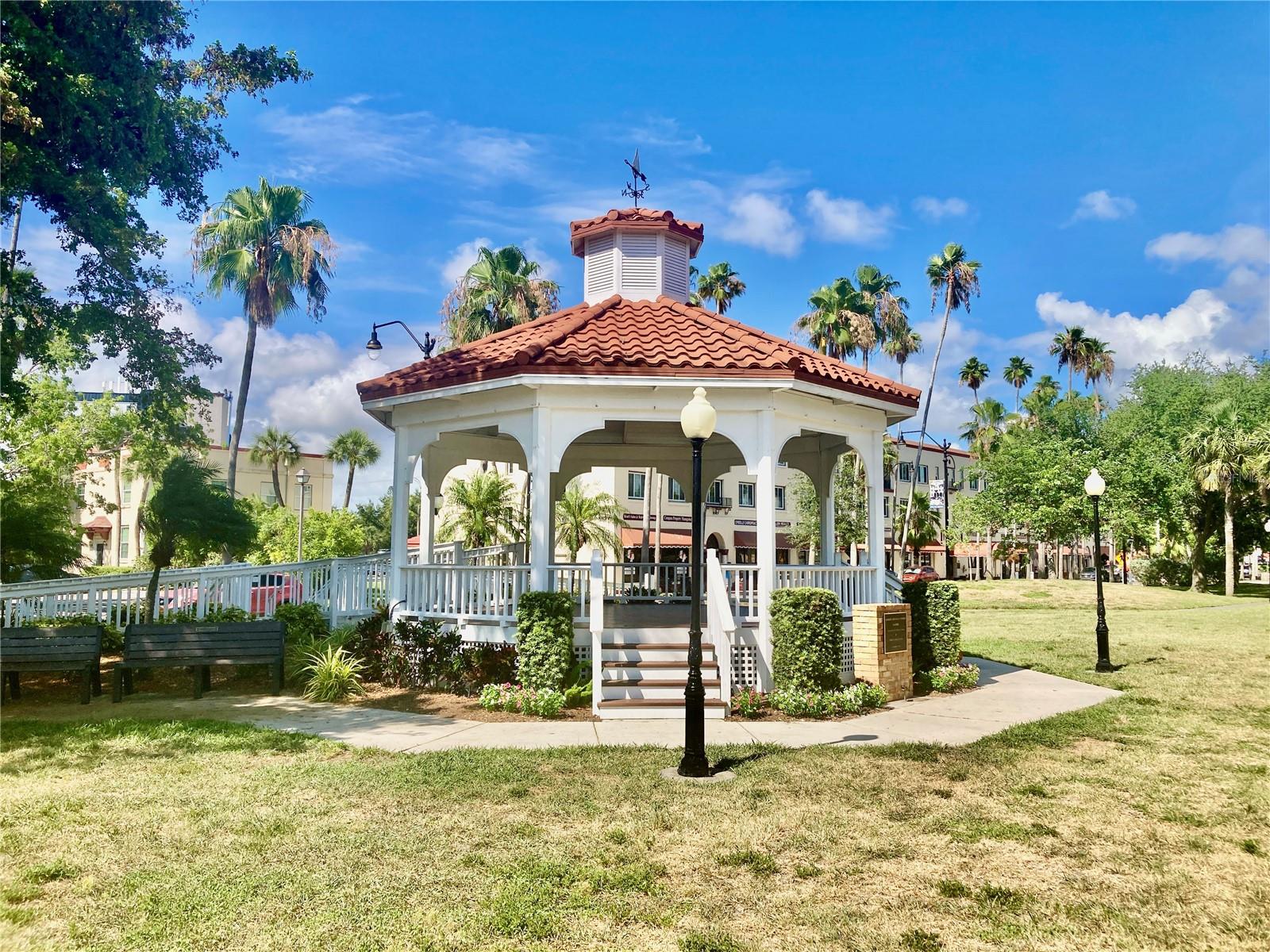 LAUREL WOODLANDS - Residential