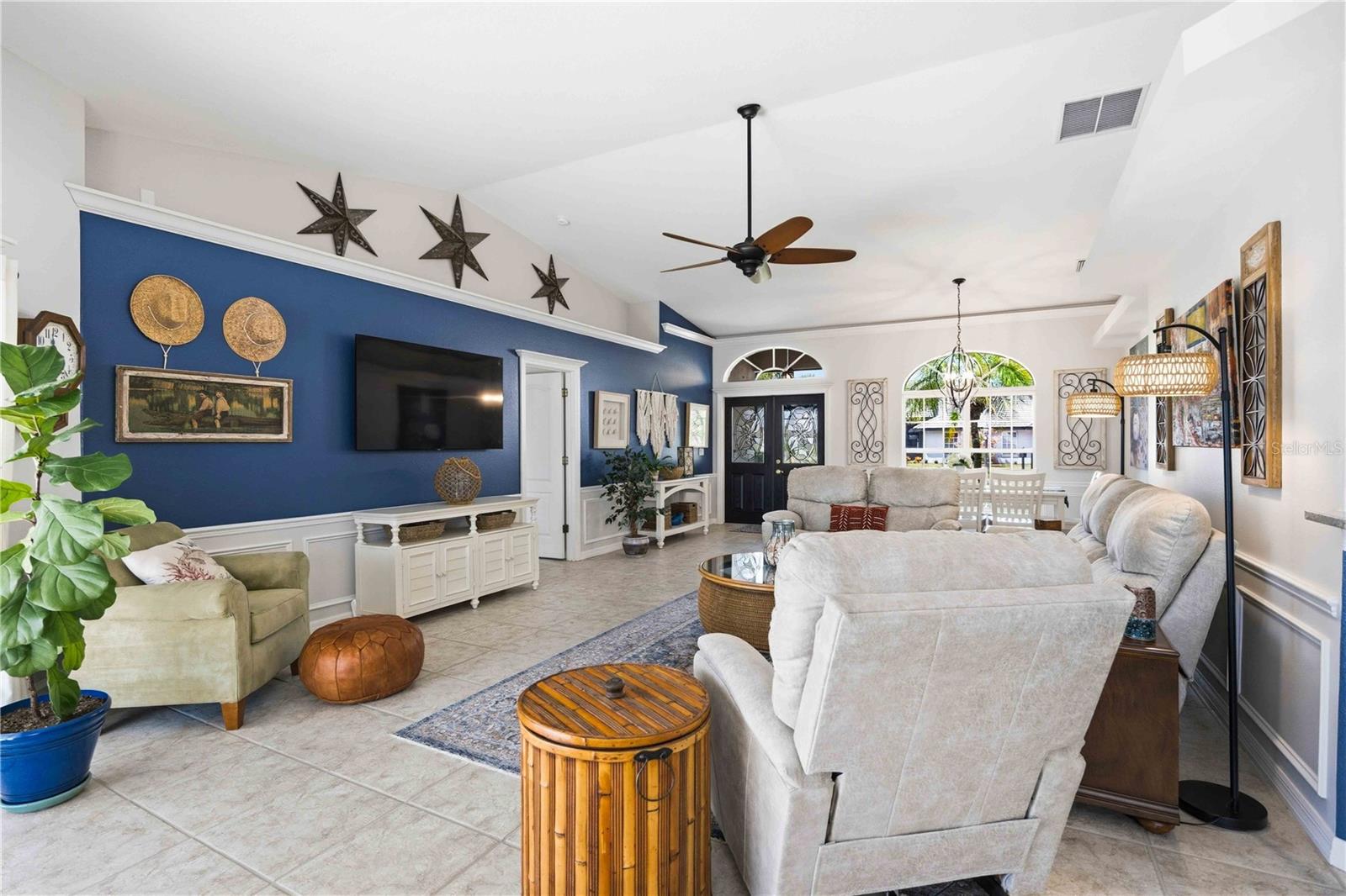 LAUREL WOODLANDS - Residential