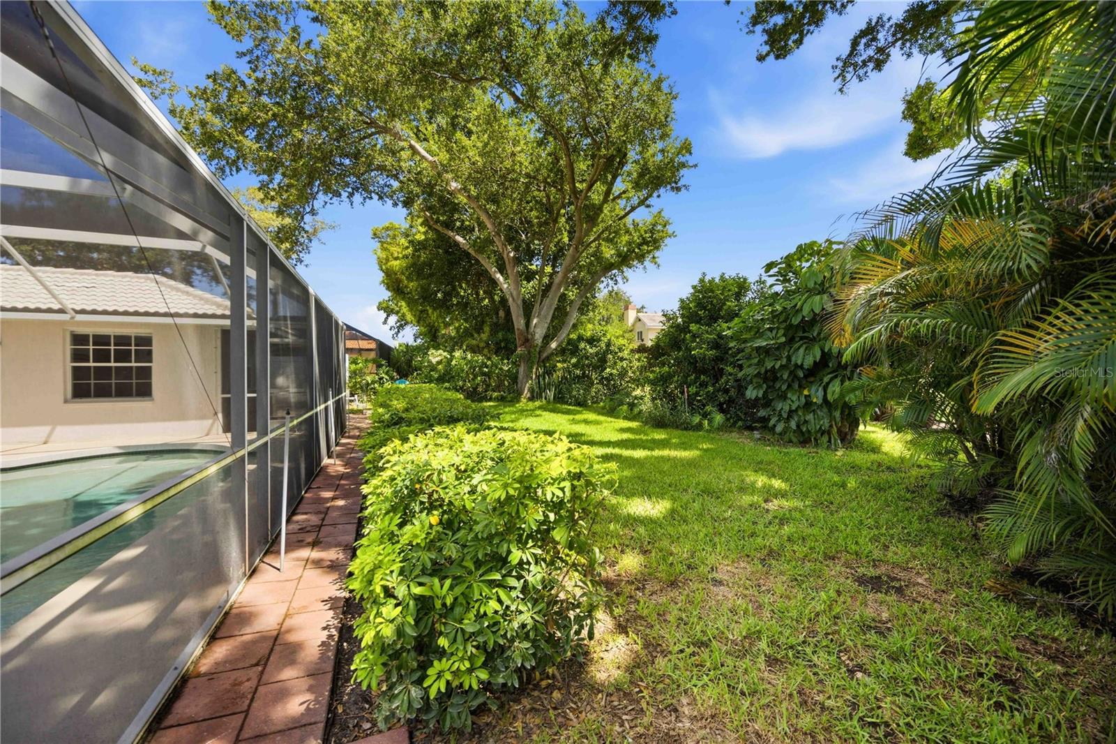 LAUREL WOODLANDS - Residential