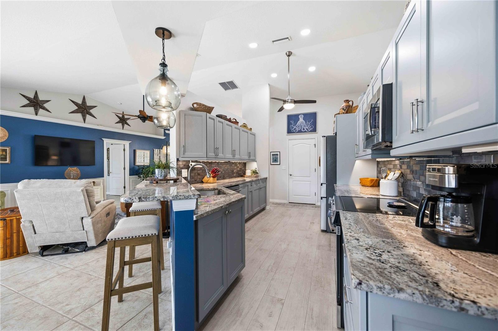 LAUREL WOODLANDS - Residential