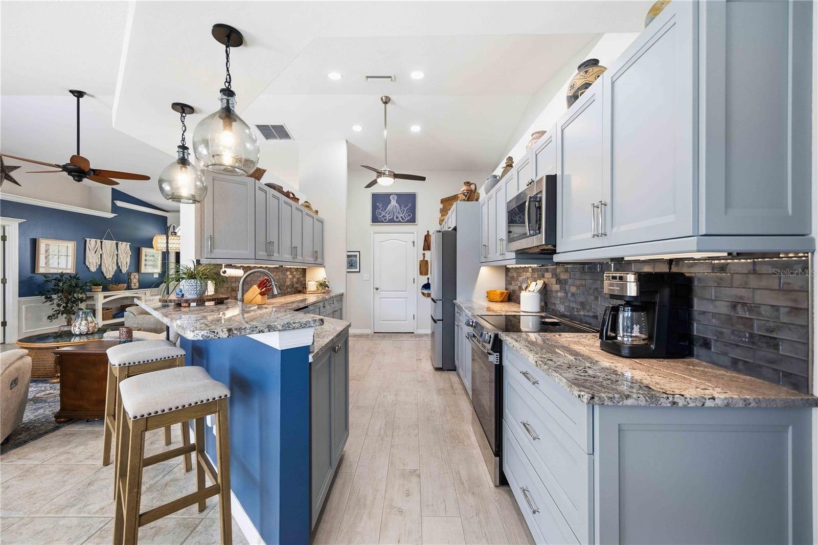 LAUREL WOODLANDS - Residential