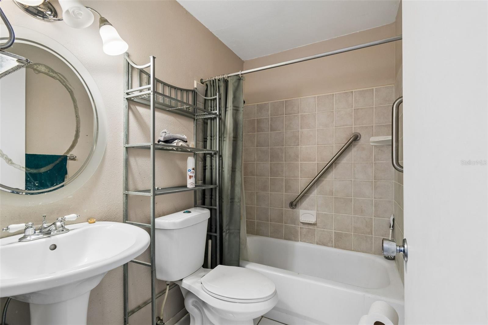 VIRGINIA GROVES ESTATES 1ST ADD - Residential