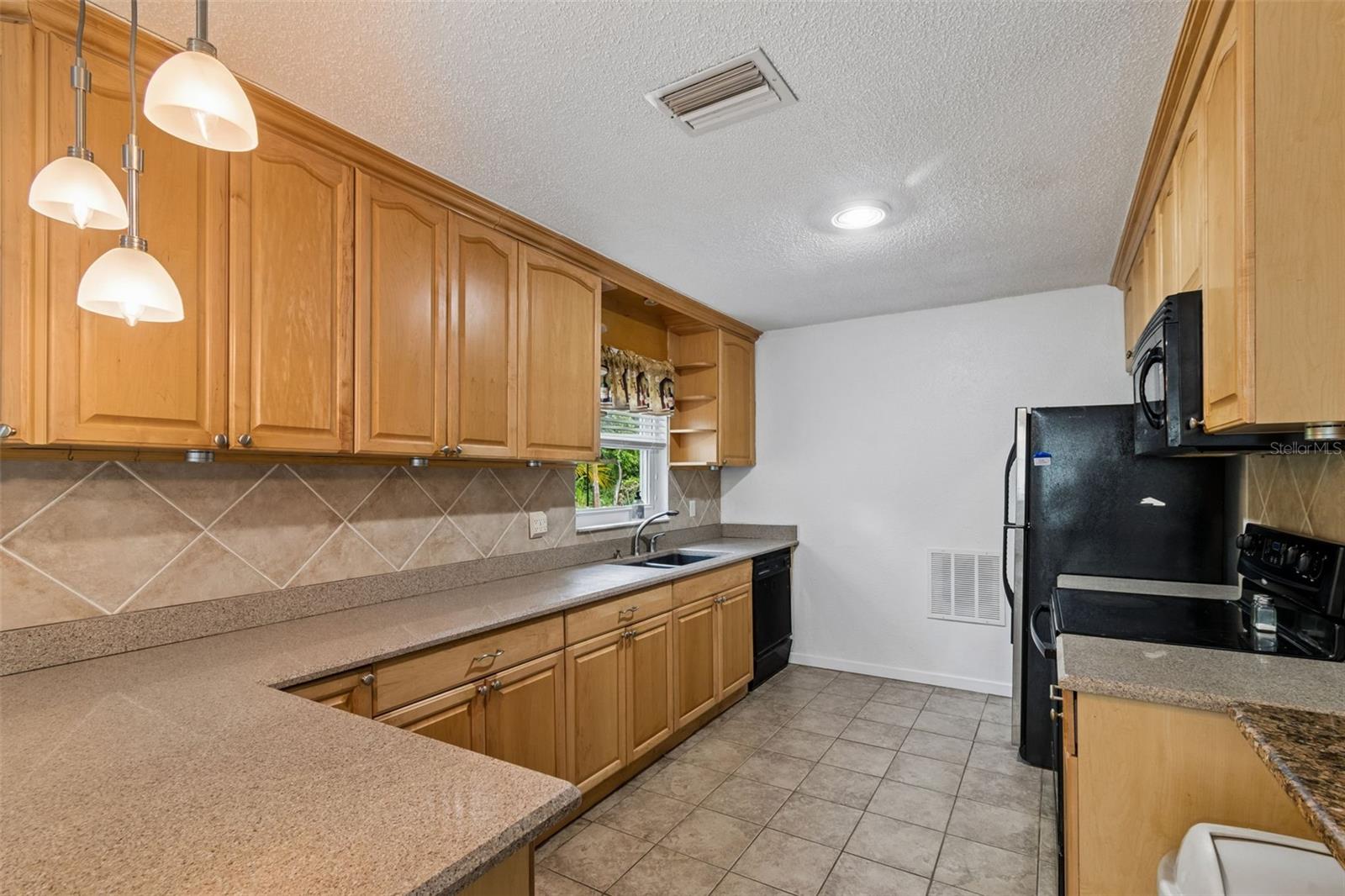 VIRGINIA GROVES ESTATES 1ST ADD - Residential