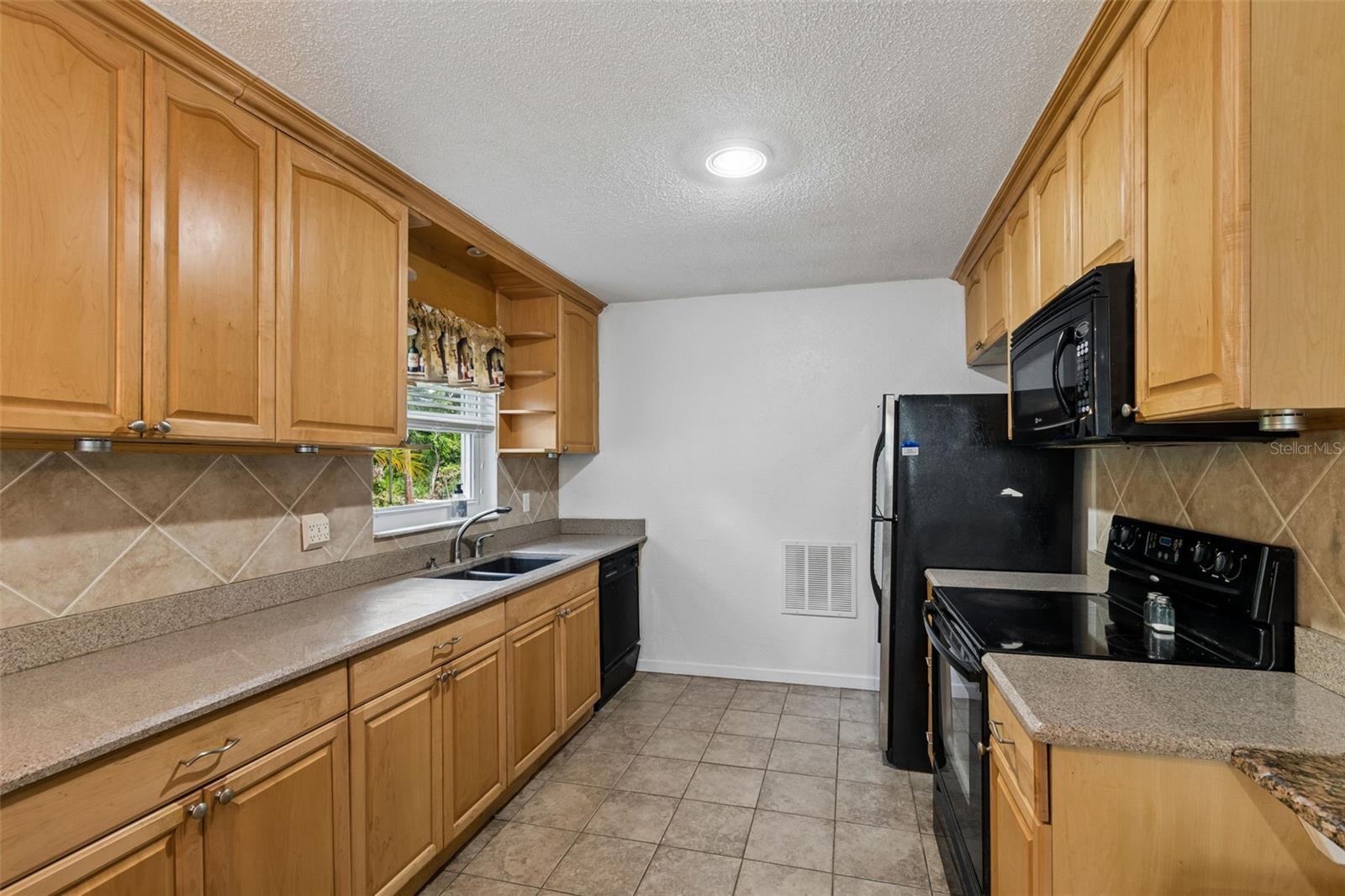 VIRGINIA GROVES ESTATES 1ST ADD - Residential