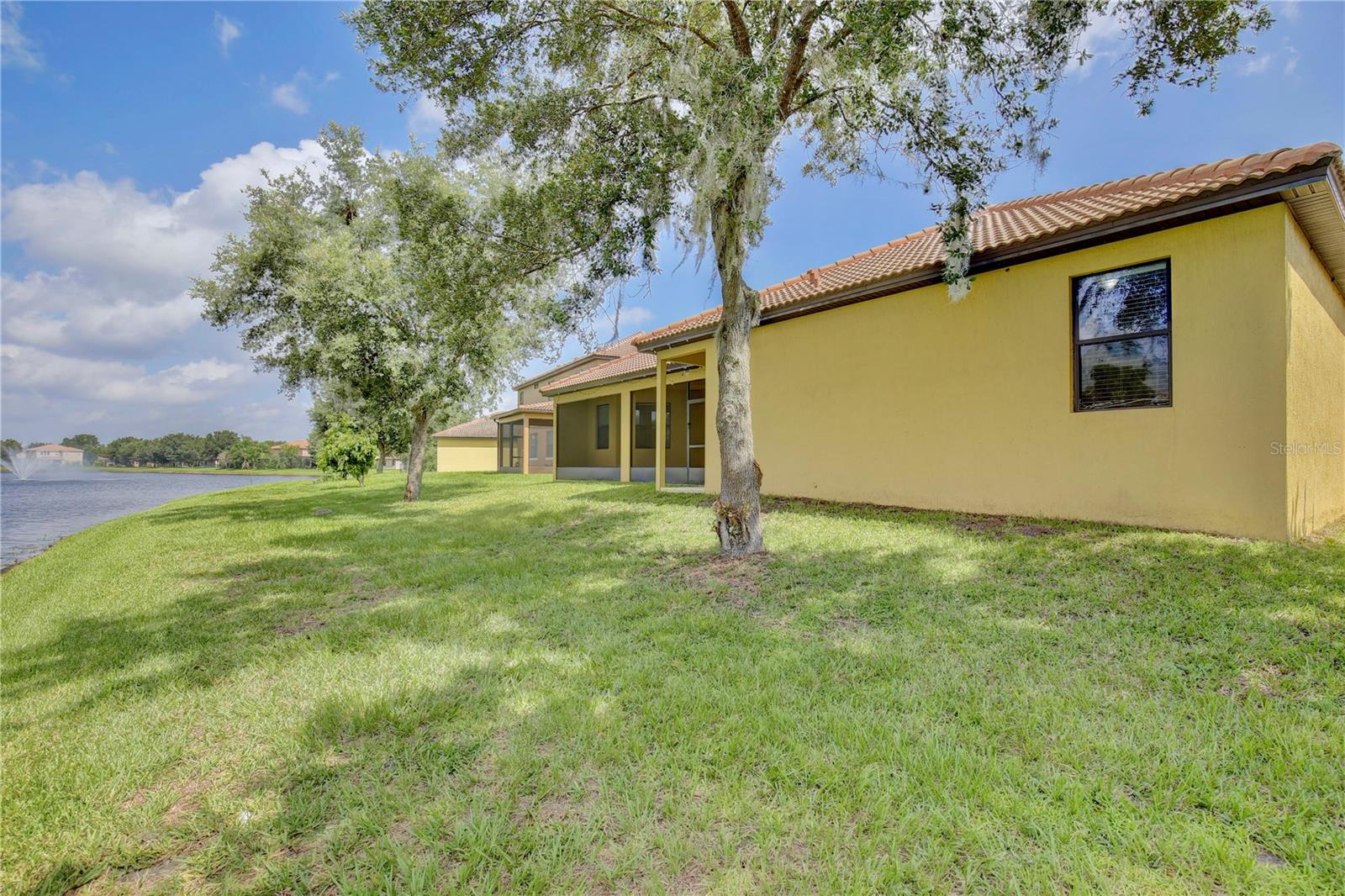 NORTH SHORE VILLAGE - Residential Lease
