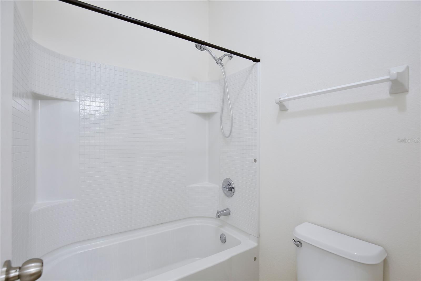 NORTH SHORE VILLAGE - Residential Lease