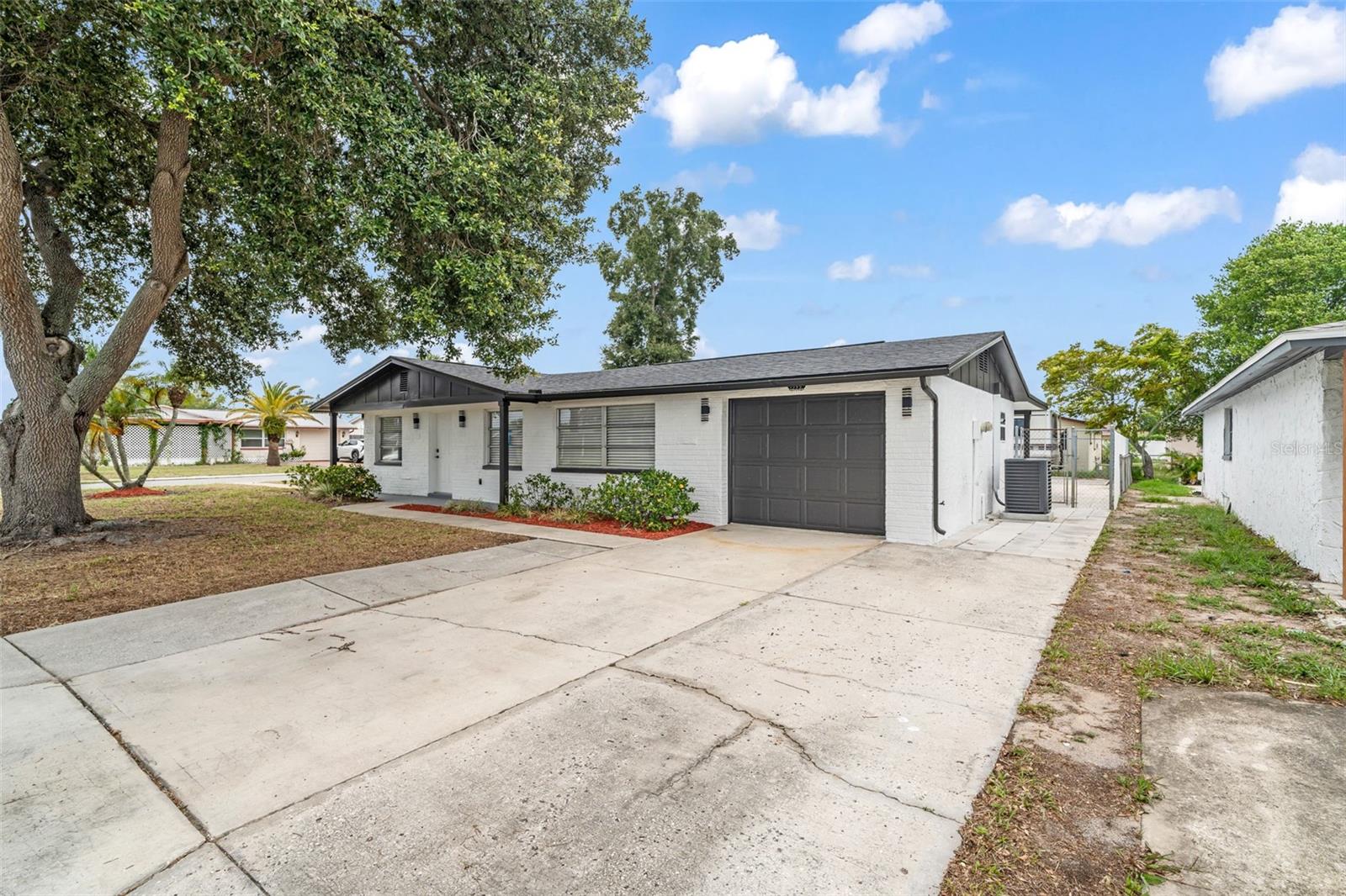 ALOHA GARDENS - Residential