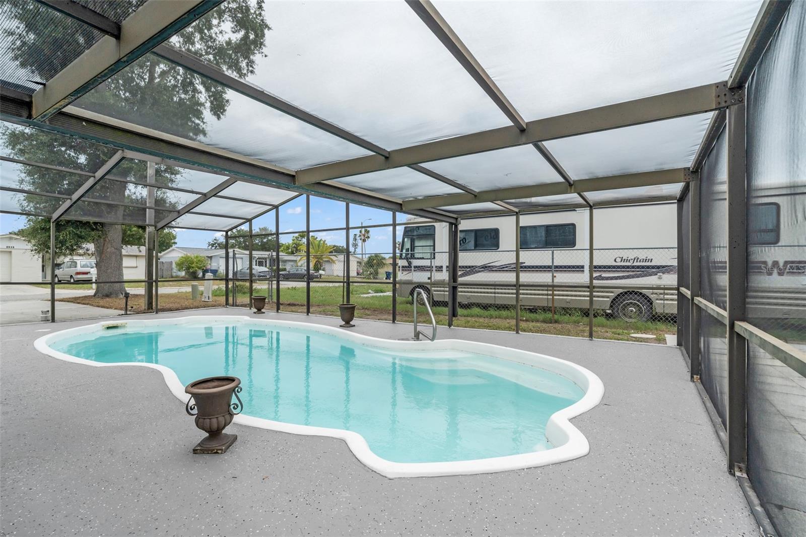 ALOHA GARDENS - Residential