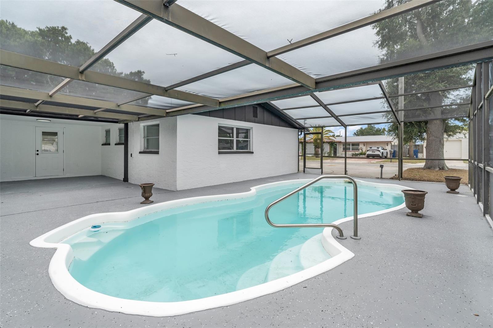 ALOHA GARDENS - Residential