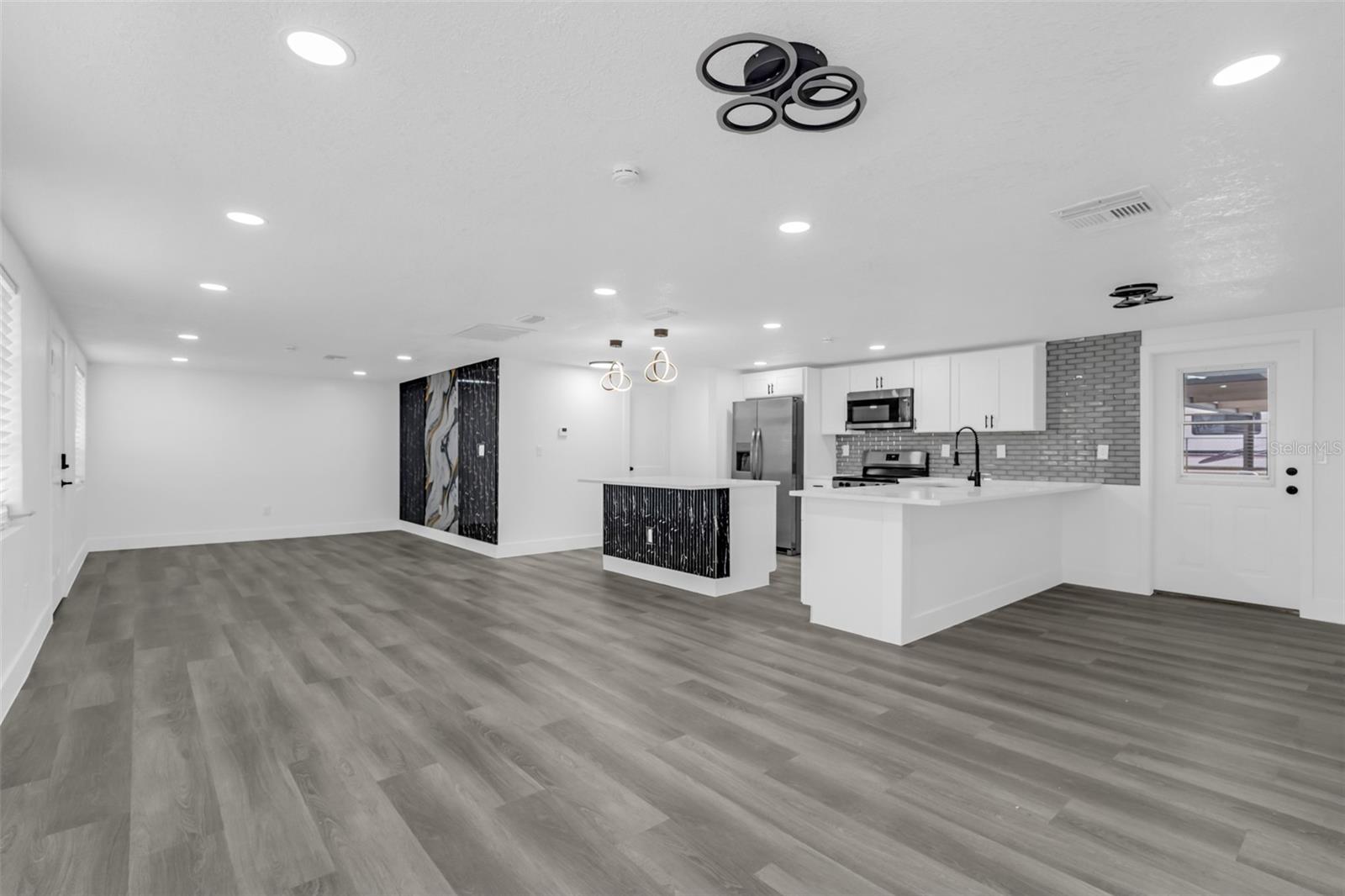 ALOHA GARDENS - Residential