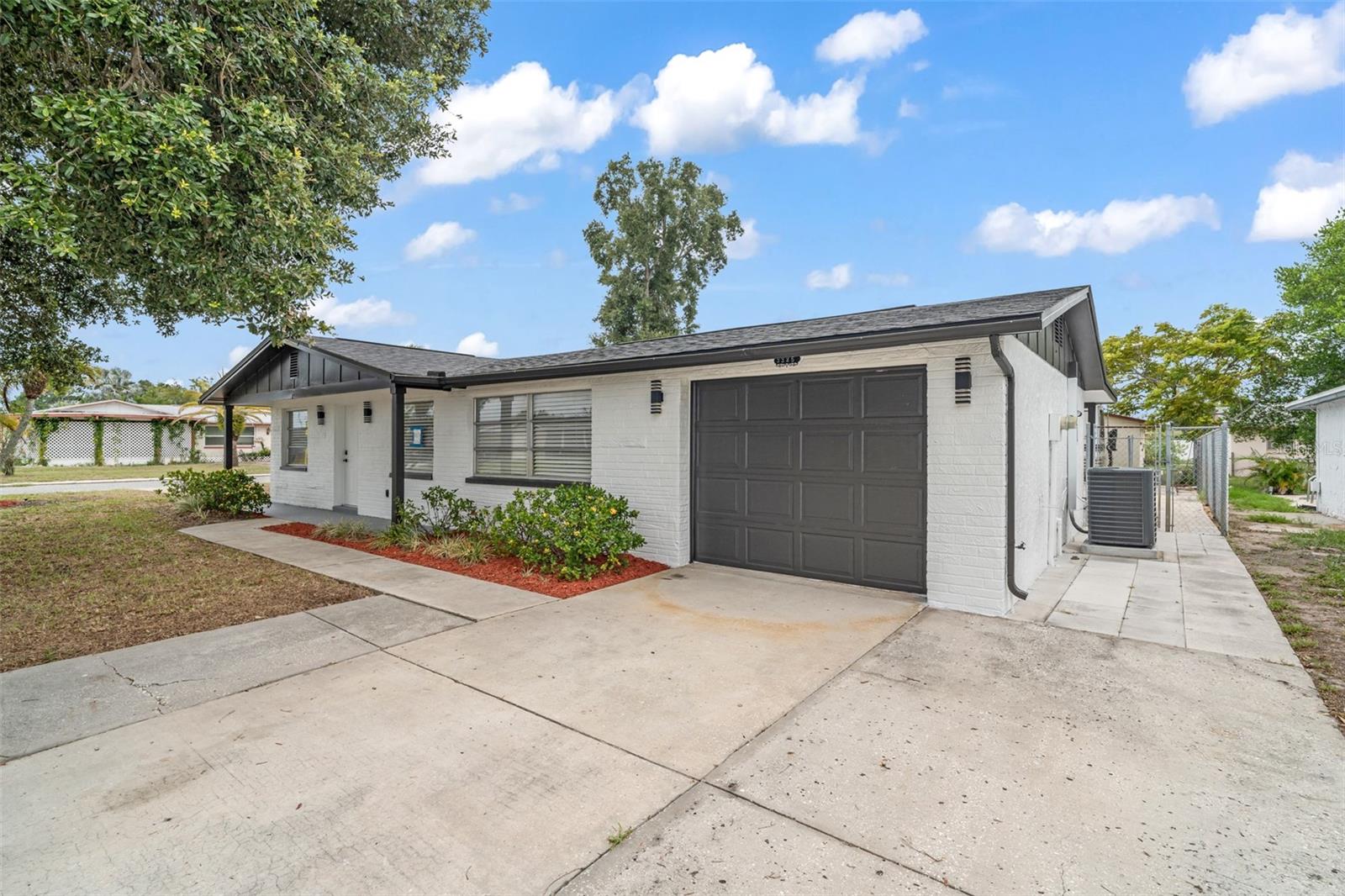 ALOHA GARDENS - Residential