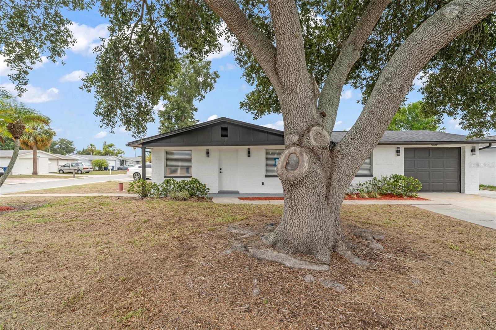 ALOHA GARDENS - Residential