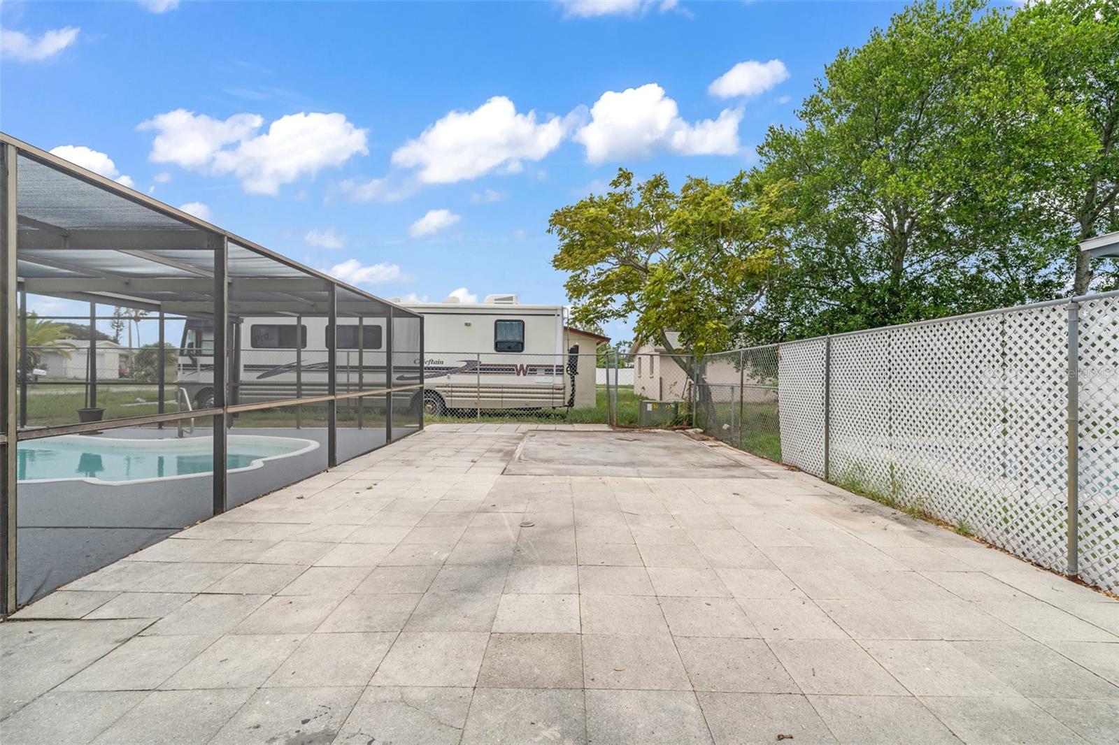 ALOHA GARDENS - Residential