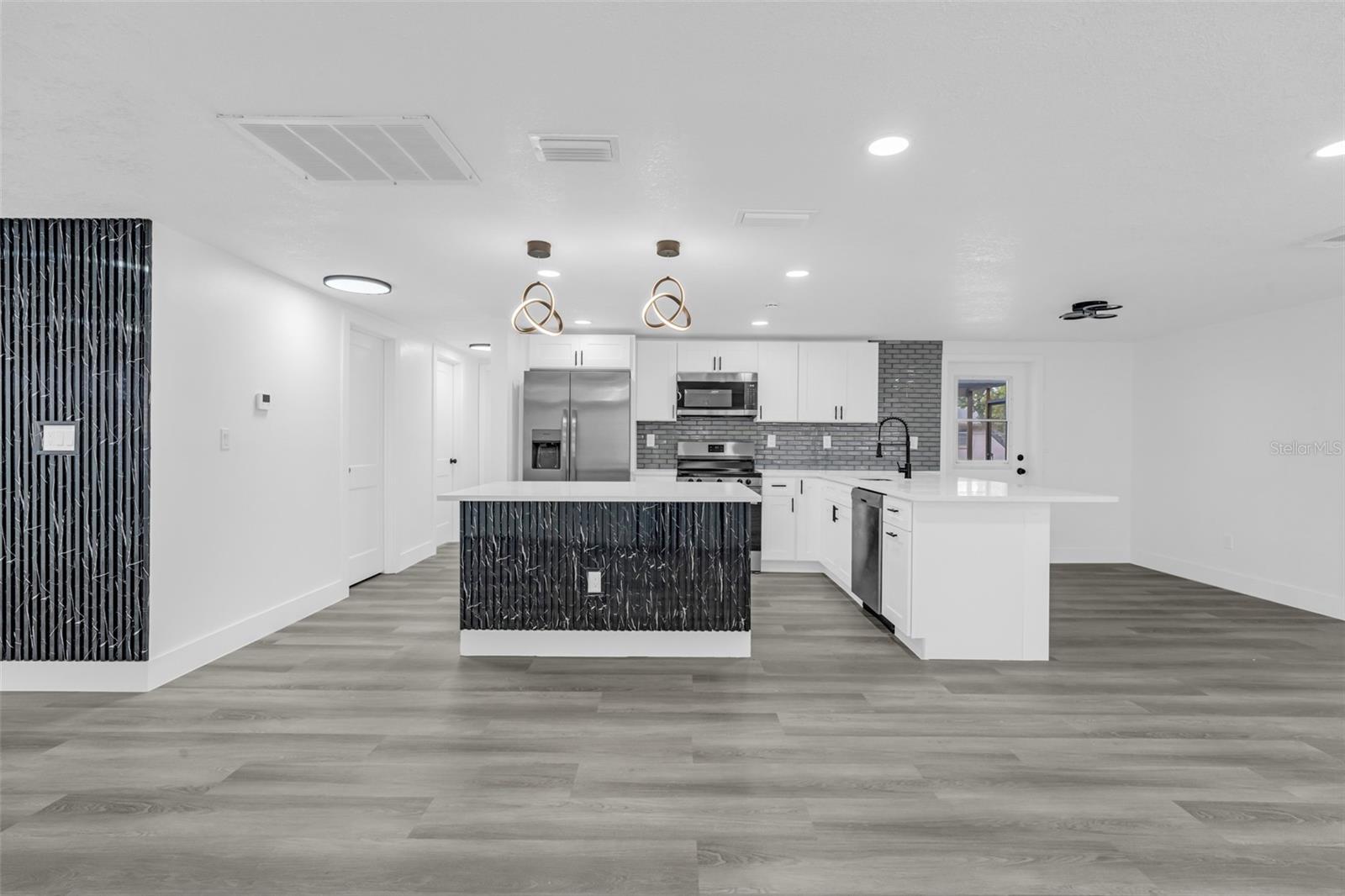 ALOHA GARDENS - Residential