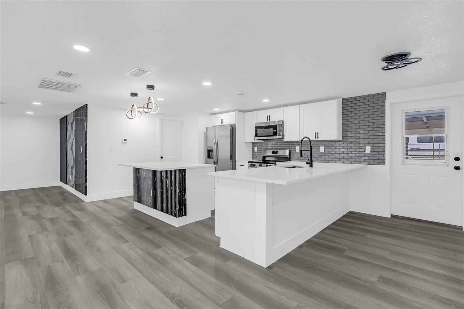 ALOHA GARDENS - Residential