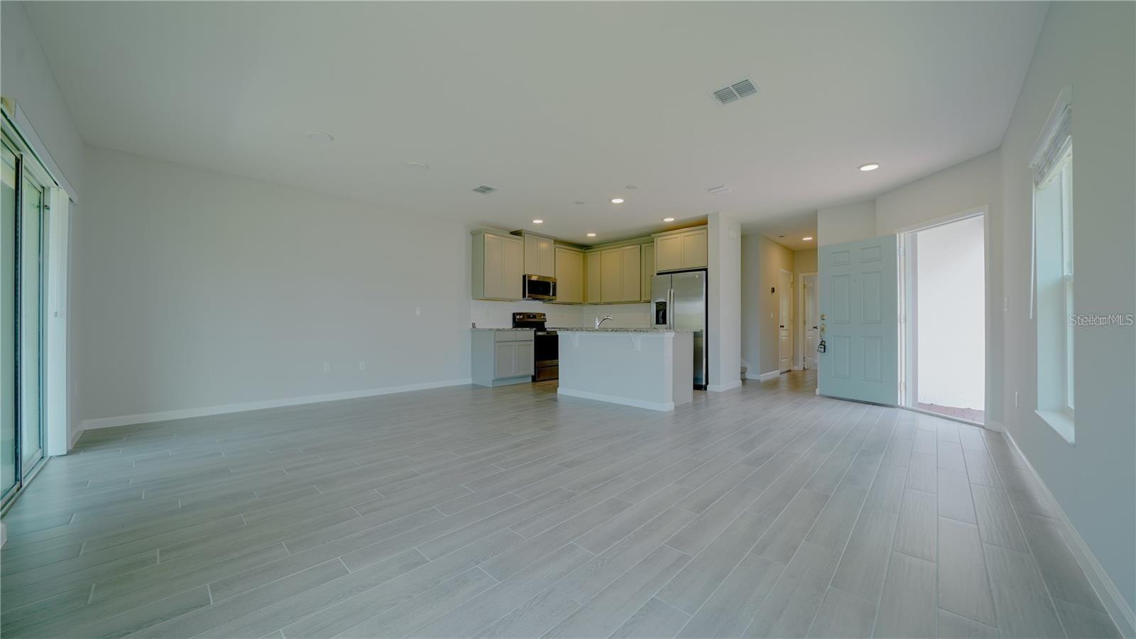 TOWNS AT NARCOOSSEE COMMONS - Residential Lease