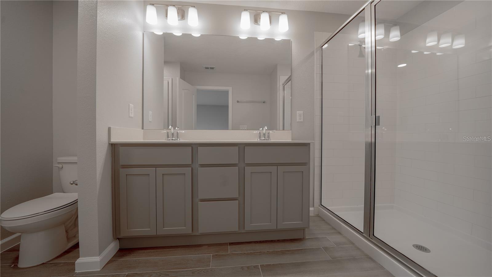 TOWNS AT NARCOOSSEE COMMONS - Residential Lease