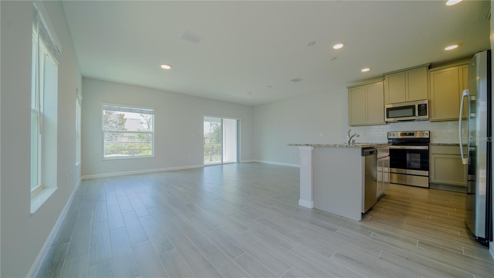 TOWNS AT NARCOOSSEE COMMONS - Residential Lease