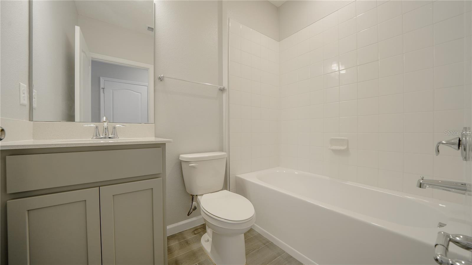 TOWNS AT NARCOOSSEE COMMONS - Residential Lease