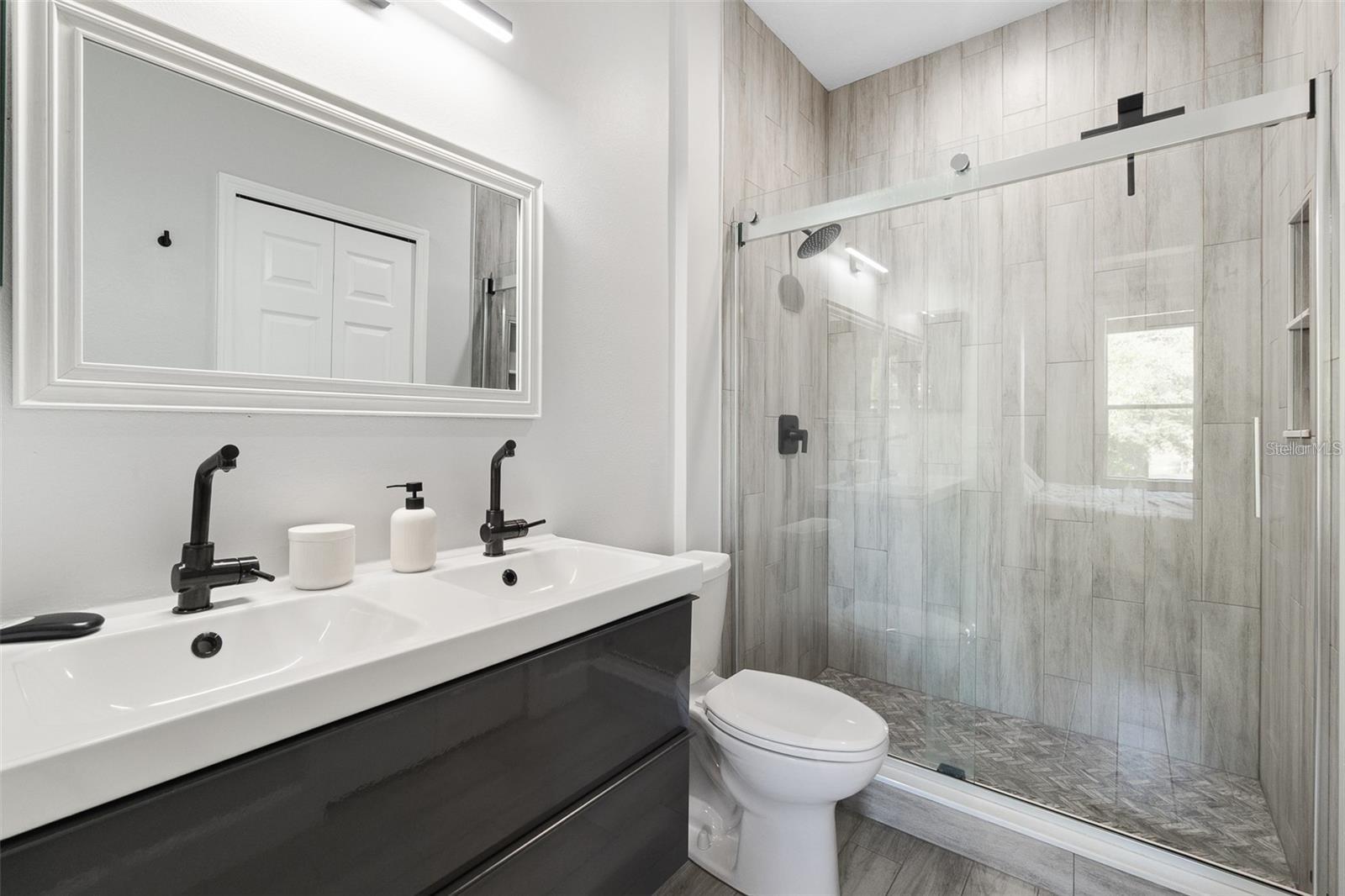 STRATFORD GREEN - Residential Lease