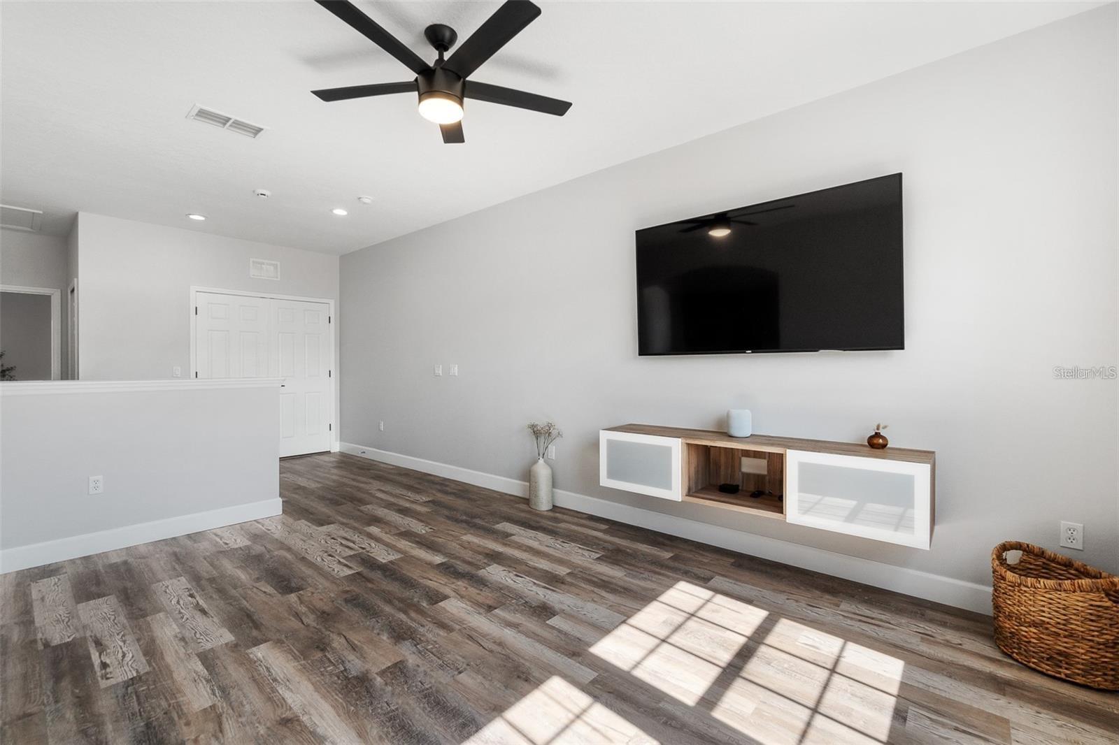 STRATFORD GREEN - Residential Lease