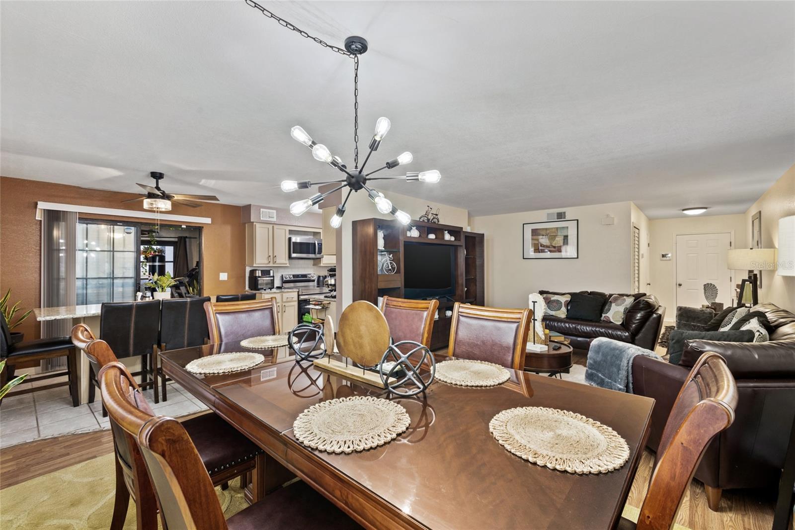 LEESBURG COACH HOUSES AT LEESBUG CONDO - Residential