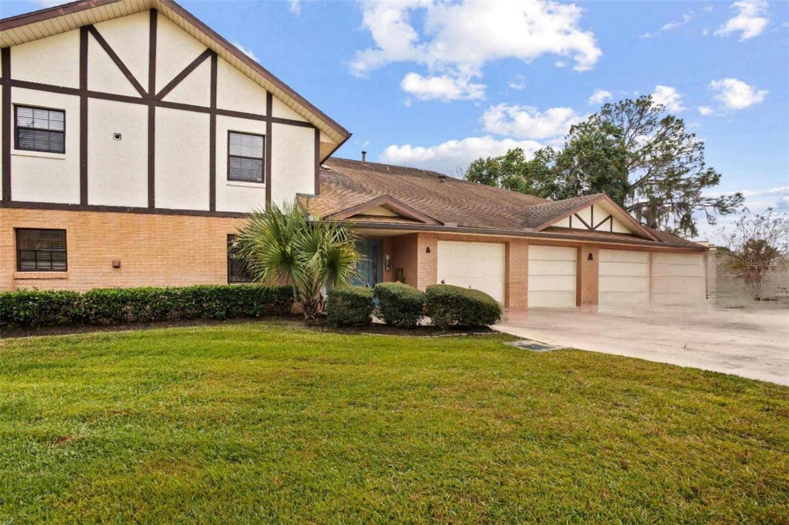 LEESBURG COACH HOUSES AT LEESBUG CONDO - Residential