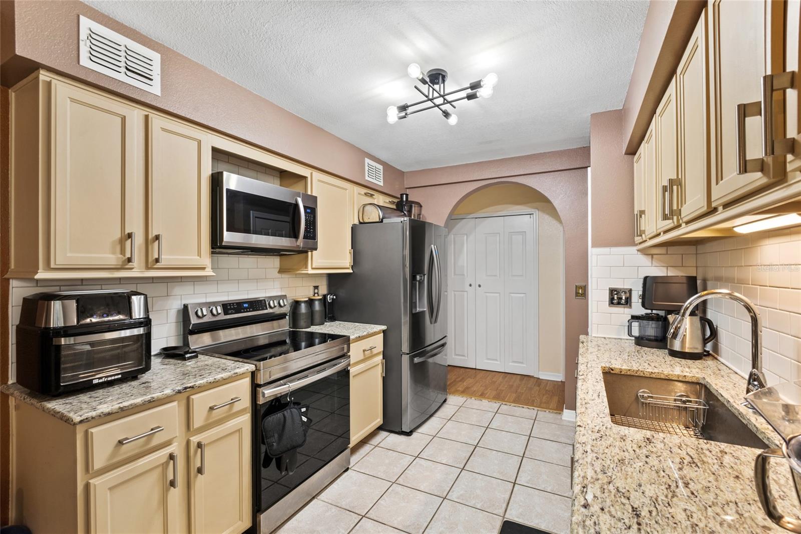 LEESBURG COACH HOUSES AT LEESBUG CONDO - Residential
