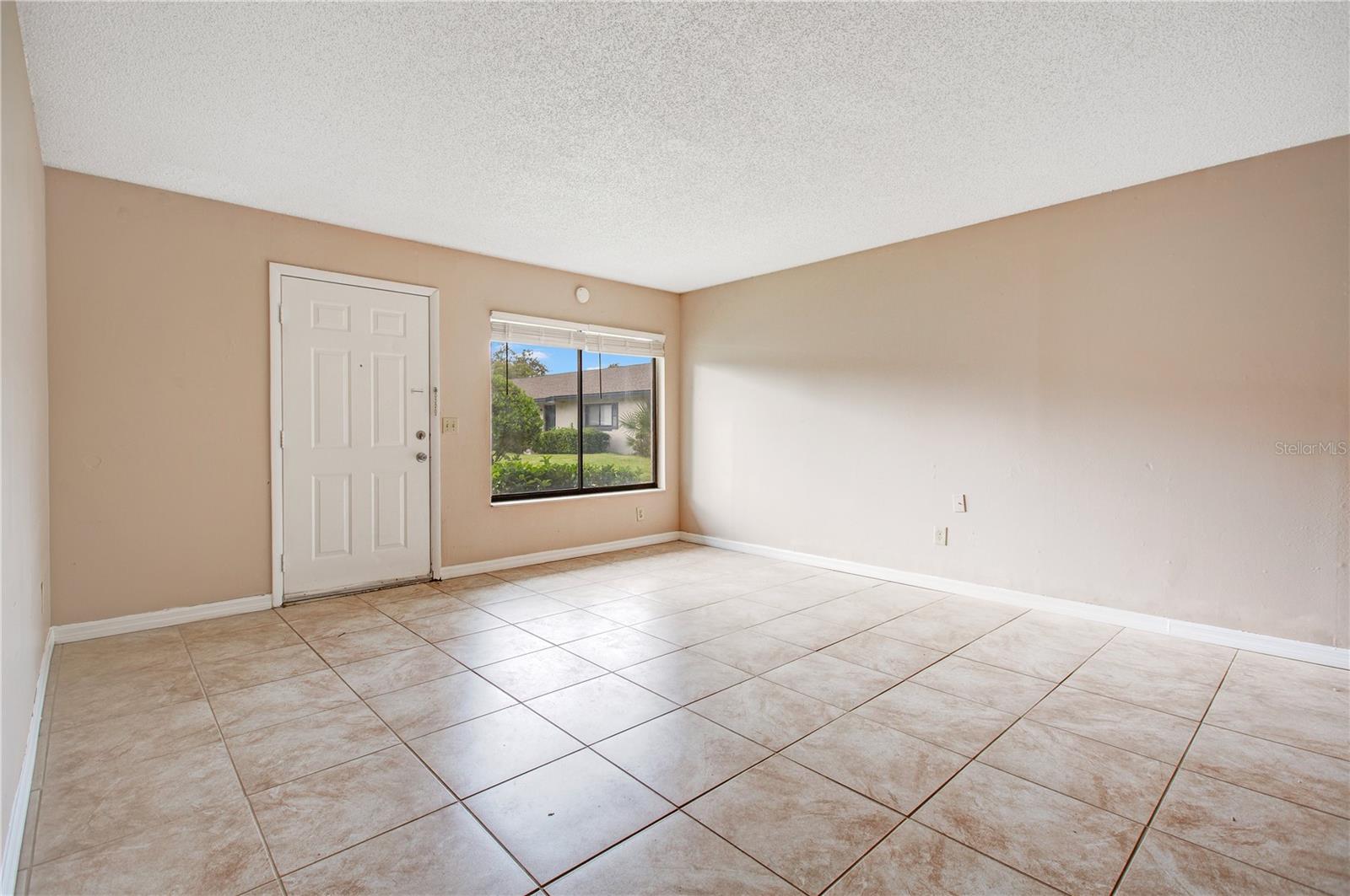ALTAMONTE RIDGE - Residential Lease