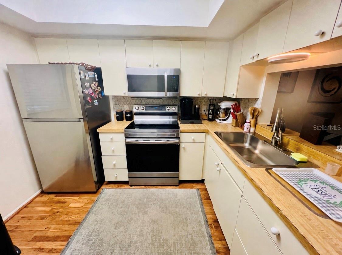 IMPERIAL OAKS CONDO - Residential