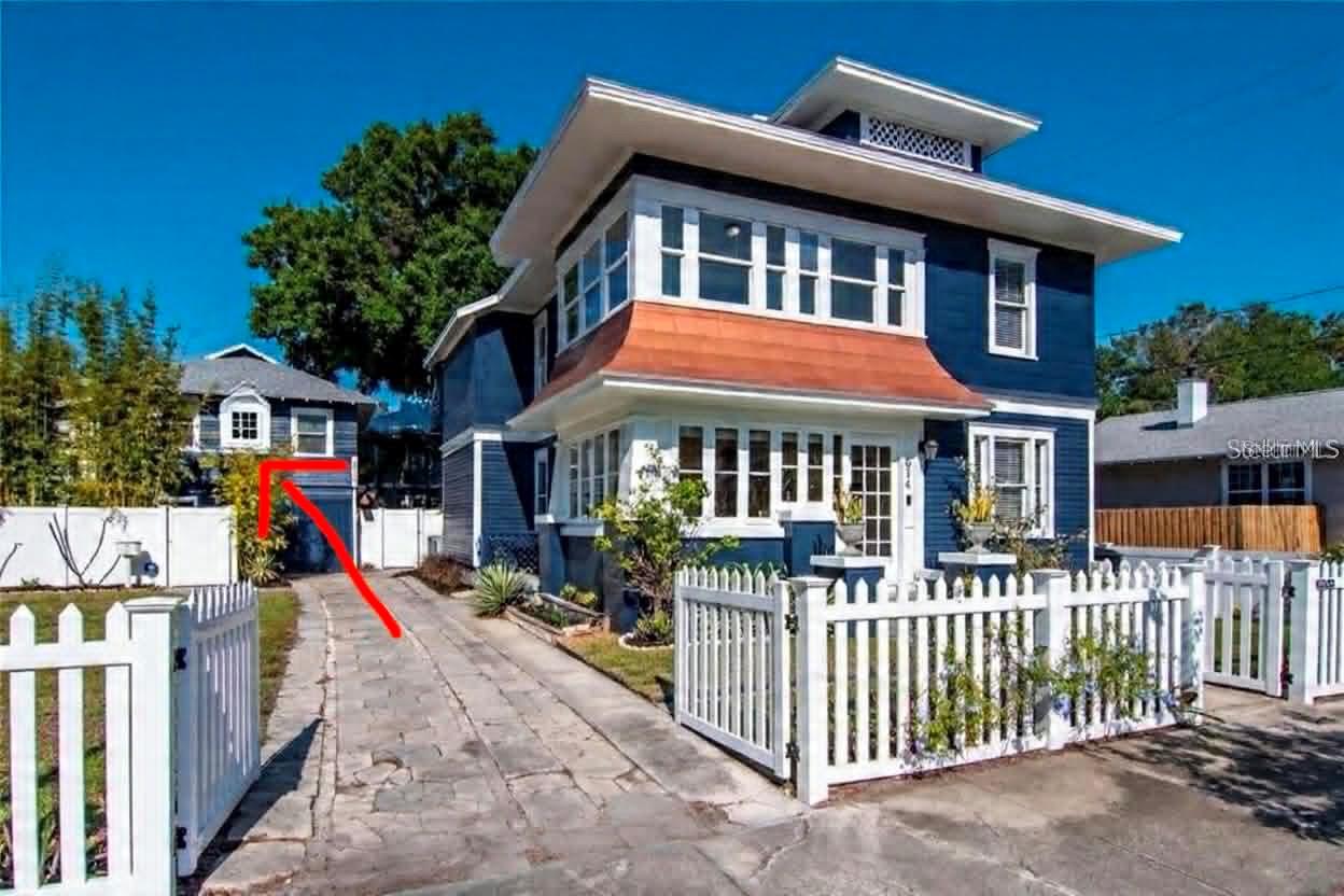 Move-in ready private guest house in the heart of St. Pete! It is a spacious 1 bedroom and 1 bathroom upstairs unit.   Fully furnished and everything included such as trash, water, utility and internet.