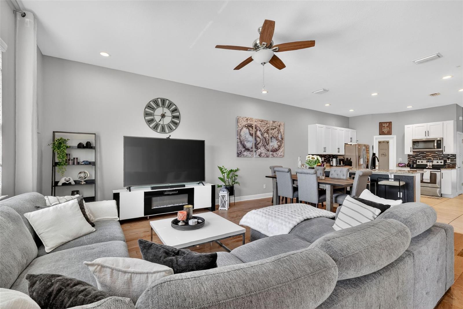 GROVELAND VILLAS AT GREEN GATE - Residential