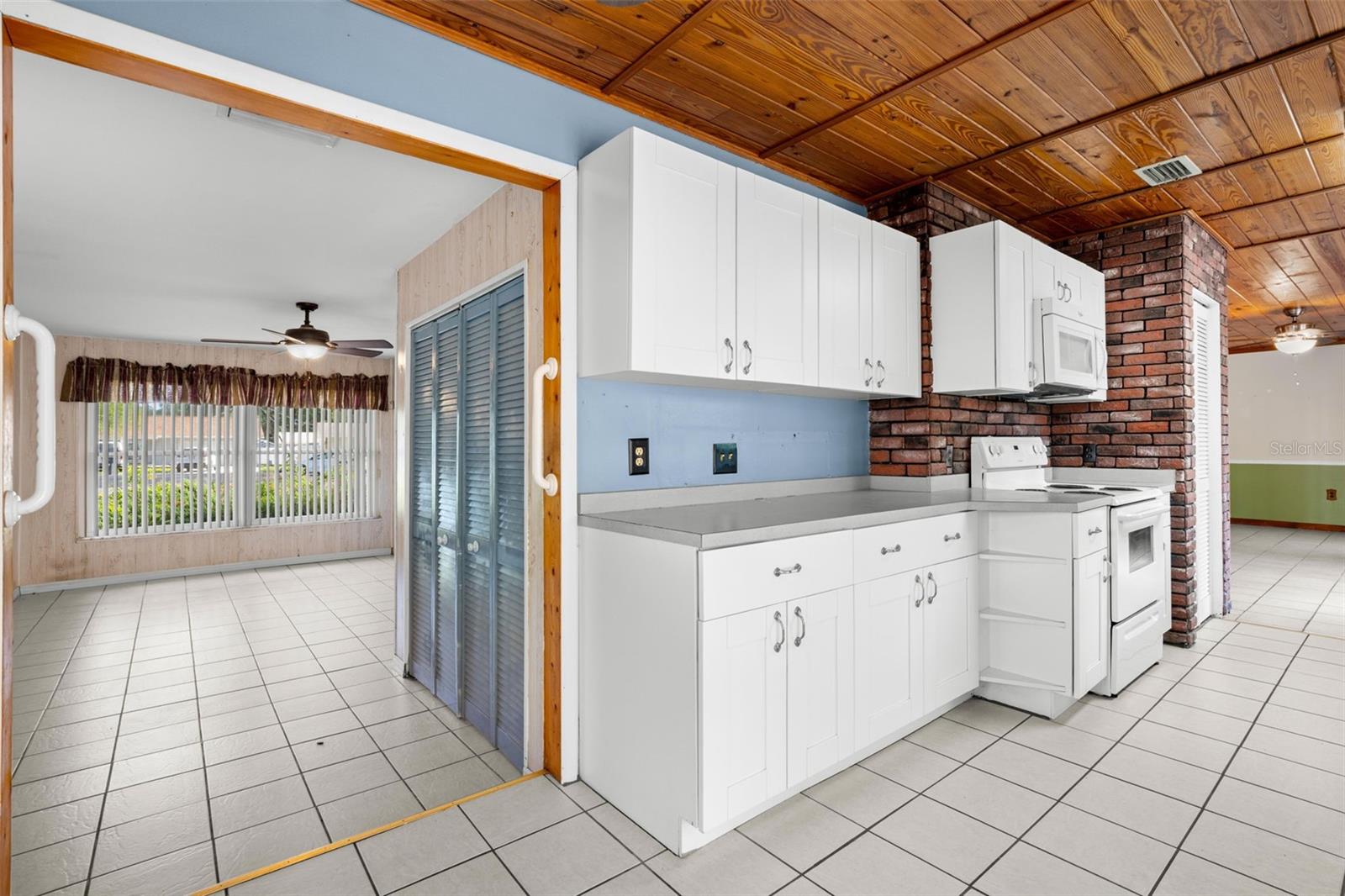 BRANDA VISTA SUB UNIT - Residential