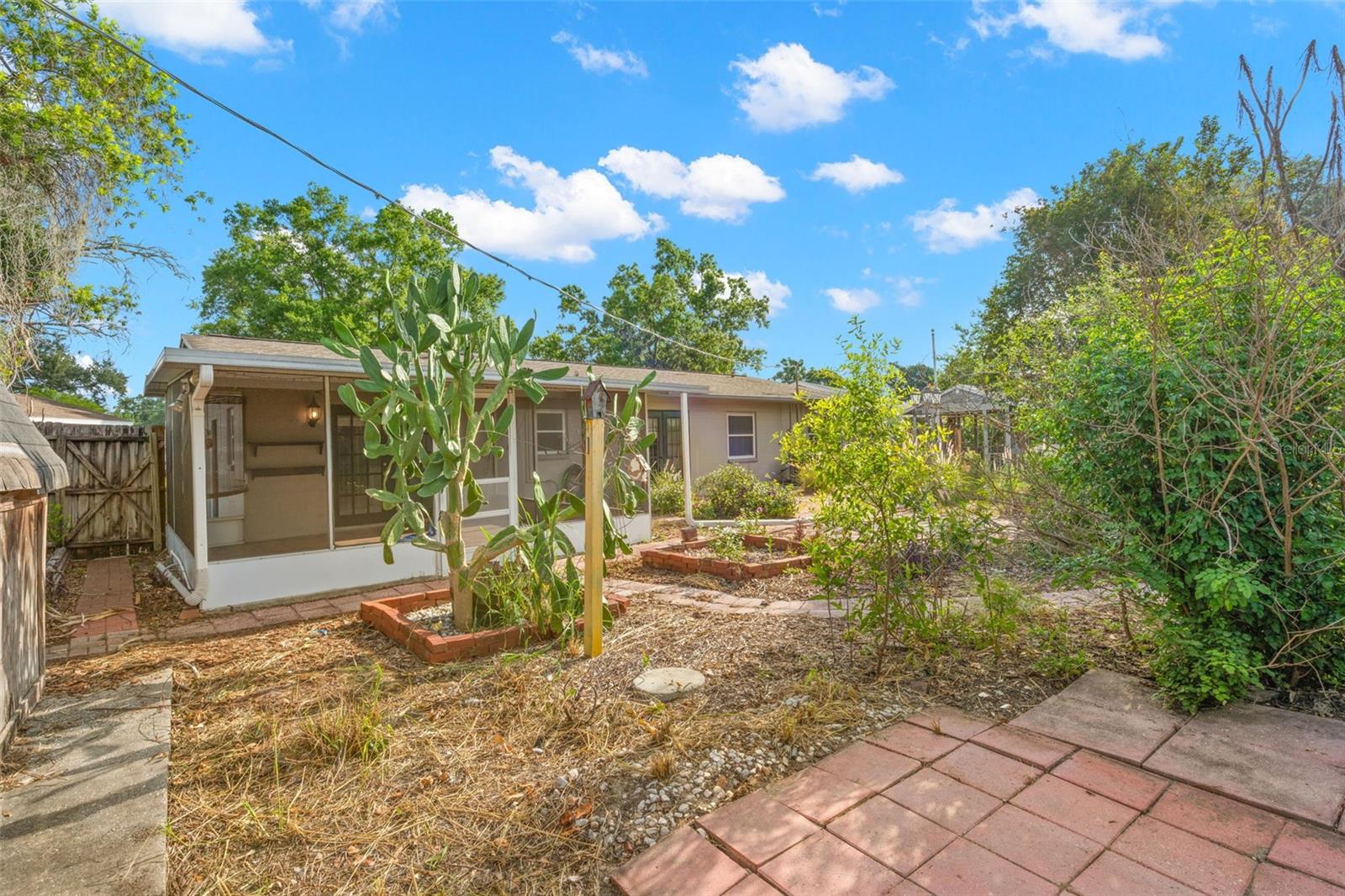 BRANDA VISTA SUB UNIT - Residential