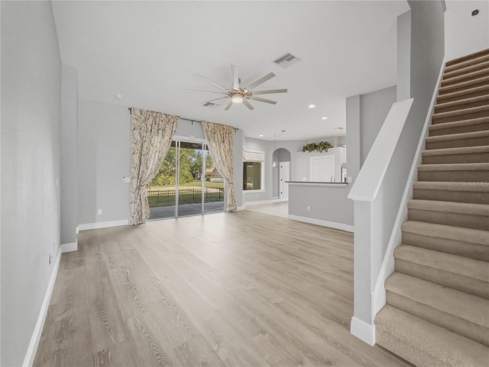 WATERS EDGE 02 - Residential